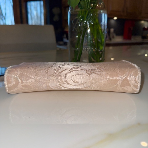 VINTAGE SOFT PINK FABRIC SCROLL PATERN PURSE WITH GOLD CHAIN - Picture 8 of 13